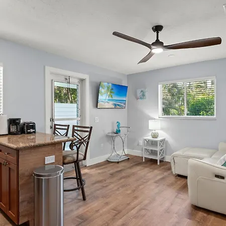 2 Bed 2 Bath Modern Naples Beach Bungalow